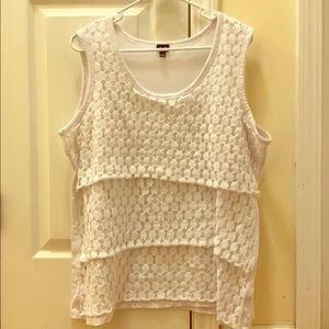 White layered lace tank size 2x